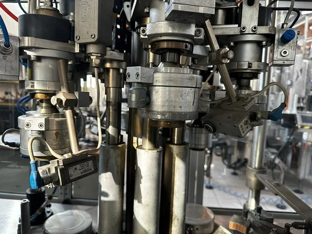 Used R&G capsuling machine photo 5