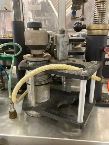 Used R&G capsuling machine photo 12