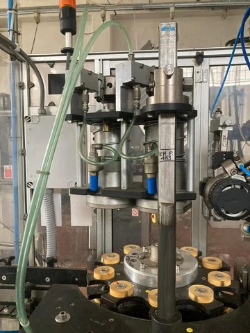 Used R&G capsuling machine photo 9