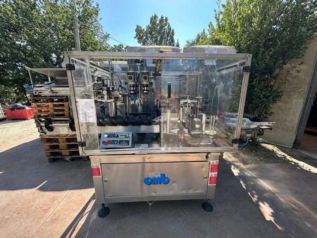 OMB capsuling machine with labeller