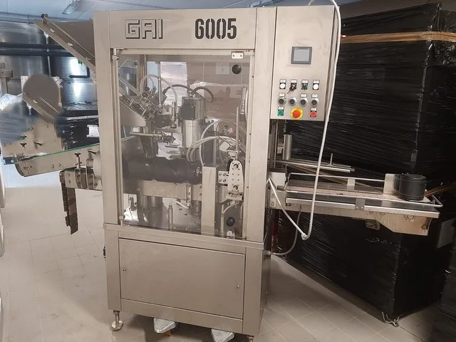Gai capsuling machine with labeller