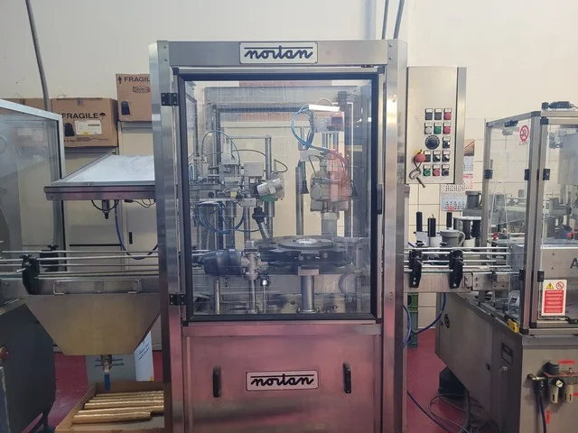 Nortan capsule applicator for sparkling caps and PVC capsules