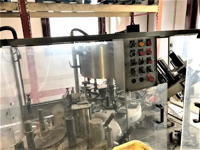 Used labeller Kosme adhesive line photo 2