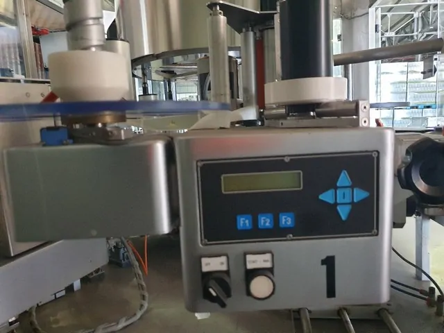 Used labeller Kosme 6t 3s adhesive photo 6