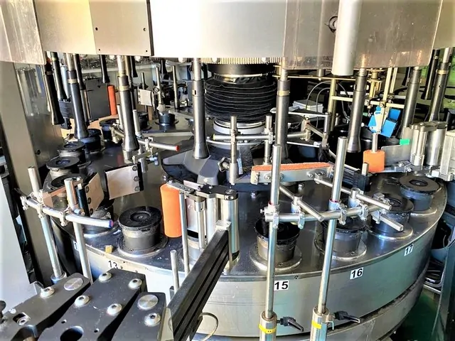 Used labeller Kube adhesive 18.000 bph photo 2