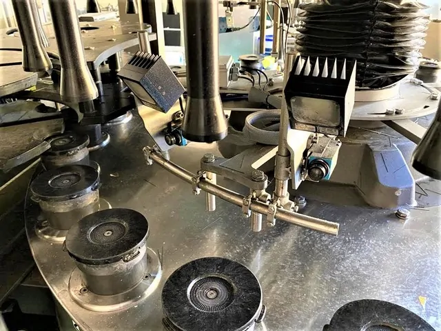Used labeller Kube adhesive 18.000 bph photo 4