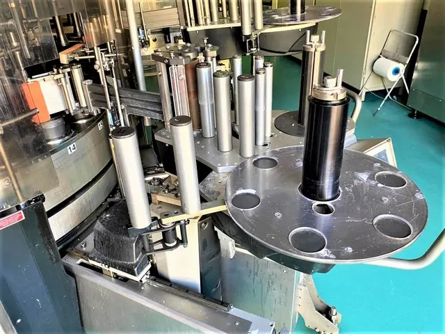 Used labeller Kube adhesive 18.000 bph photo 5