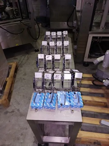 Used labeller Sacmi adhesive 12.000 bph photo 4