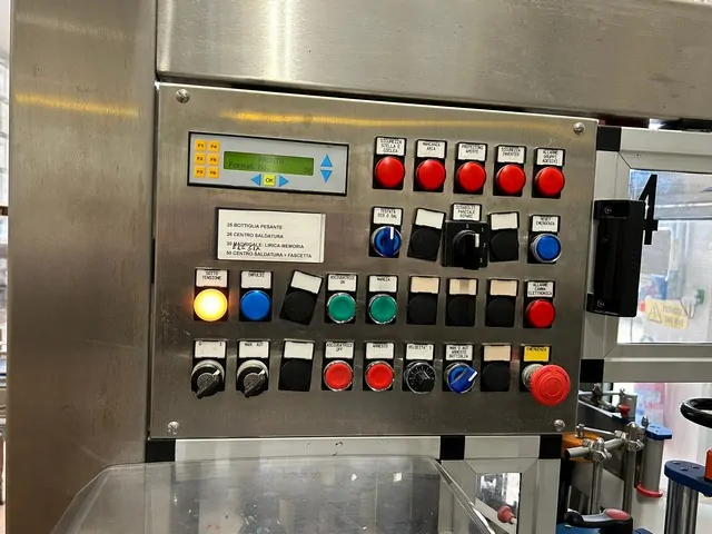 Used labeller P.E. Master m/e photo 2