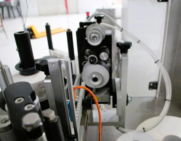 Used adhsive labeller Eticap System photo 3