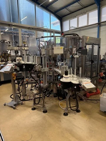 Etichettatrice Kosme usata con 4 stazioni colla e camme elettroniche — EA 705