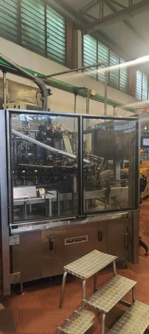 Nortan wire-hooding machine