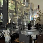 Linea di imbottigliamento Ave usata per vino in contenitore di vetro — foto 8