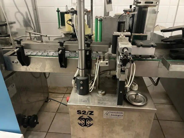 Used Filling Line GAI 1.500 bph photo 2