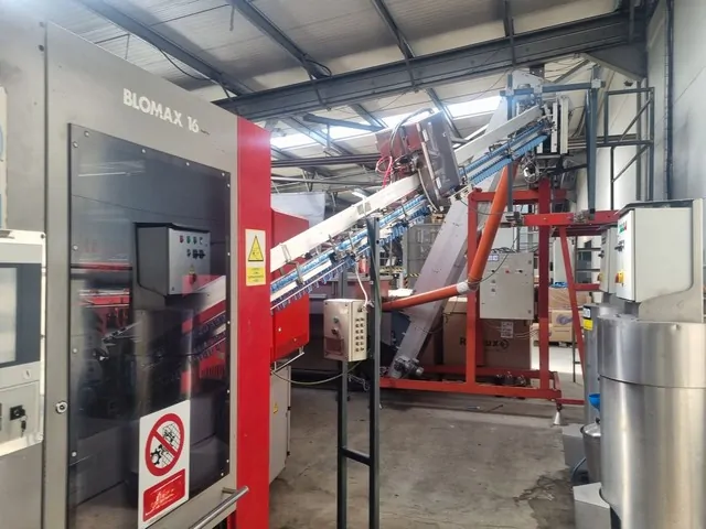 Used Complete Bottling Line PET 2 LT photo 9