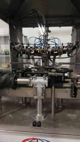 Linea di imbottigliamento Vino Fermo 2.000 bph Usata