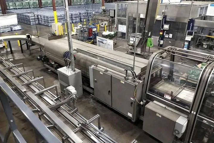 Linea di imbottigliamento PET 46.000 bph Usata