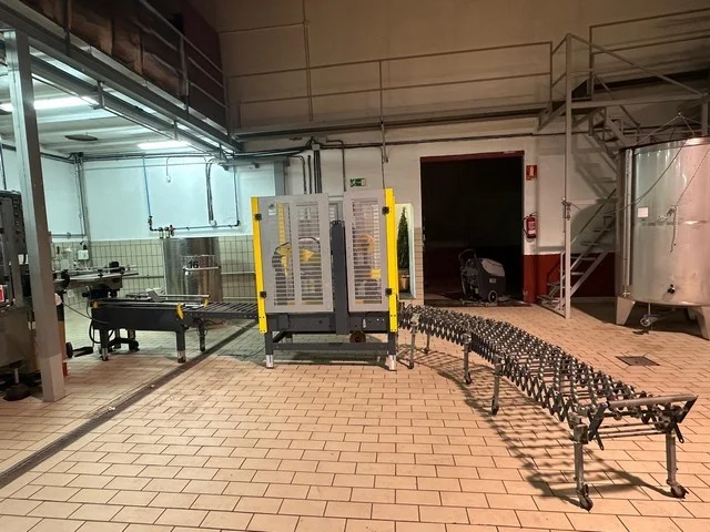 Used glass bottling line for still wine photo 13