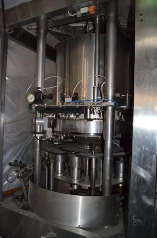Used glass bottling line for still wine photo 11