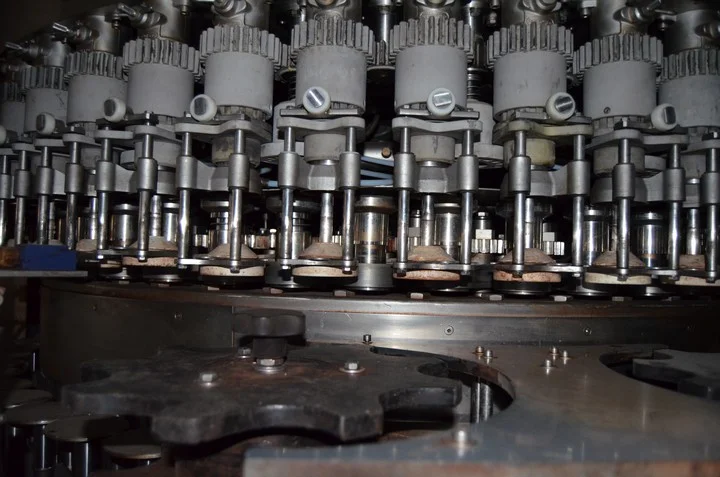 Used glass bottling line for still wine photo 13