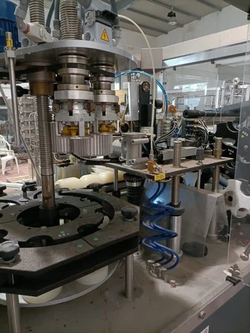 Linea di imbottigliamento vetro per gravità usata