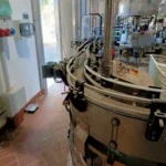 Linea di imbottigliamento vetro per gravità usata — foto 12