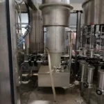 Linea di imbottigliamento vetro per gravità usata — foto 8