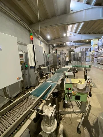 Used Oil Bottling Line for Glass Bottles, 1,000 BPH – NP 724 photo 3