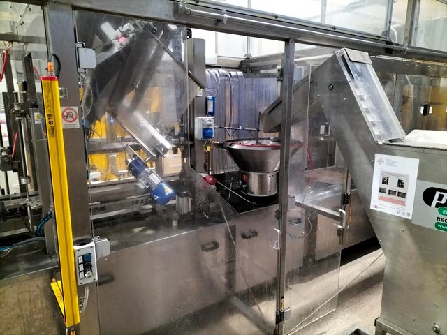 Used Oil Bottling Line for Glass Bottles, 1,000 BPH – NP 724 photo 7