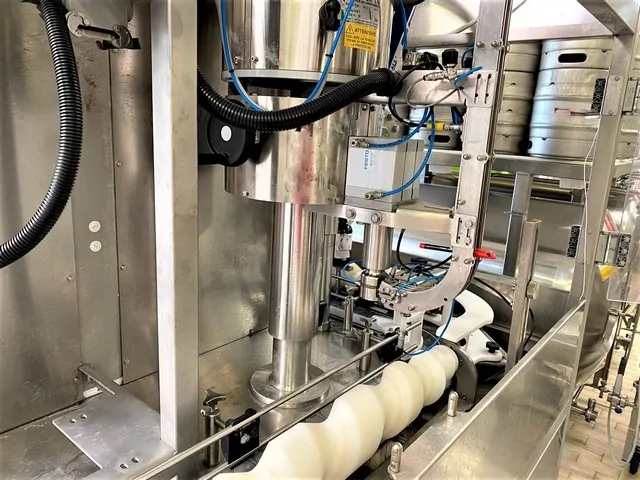 Used filling monoblock isobaric Axtra photo 6