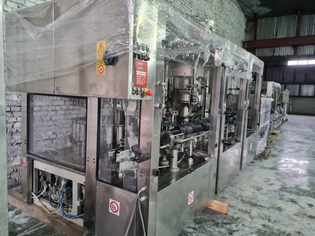 Used filling monoblock Bertolaso 30.4.4 photo 6
