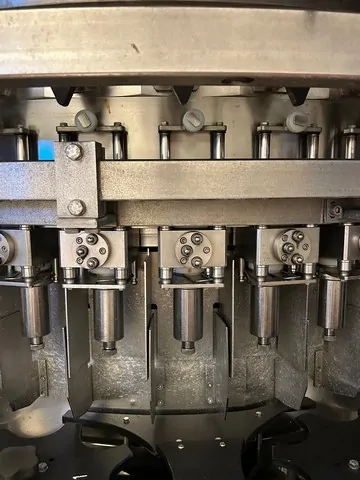 Used filling monoblock Bertolaso 40.6.4 photo 8