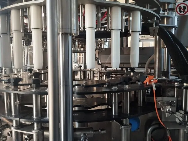 Used Filling Cans Monoblock Comac 8.1 photo 2