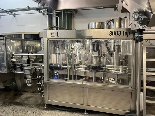 Used Filling Monoblock GAI 2.500 bph photo 9
