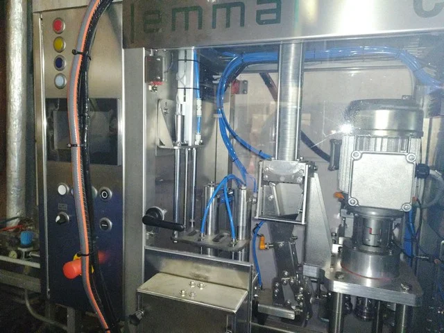 Used Emma gravity can filling monoblock photo 2