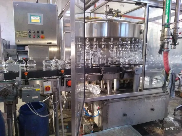Riempitrice Bertolaso PET bottles 3.500 bph Usata