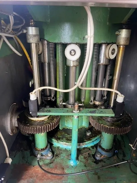 Used filler Clifom Europa 1.600 bph photo 4