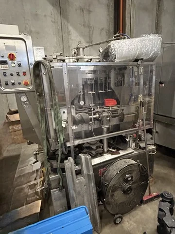 Used Suprema Bertolaso isobaric filler photo 3
