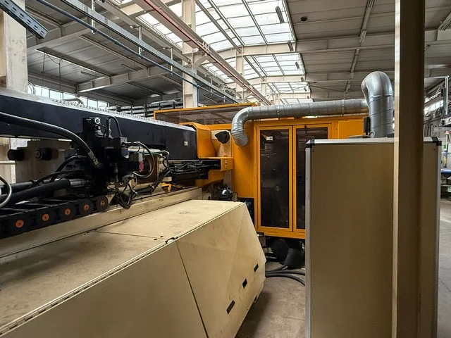 Used pet preform presses Husky photo 5