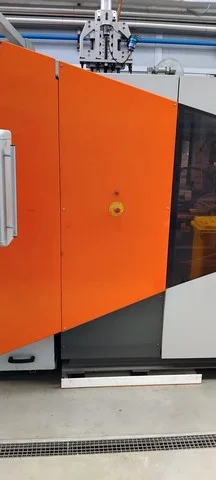 Used Kosme PET Blow Moulding Machine photo 4