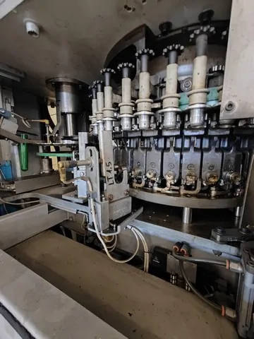 Used Blow Moulding Machine Sipa Sfr 16 photo 7