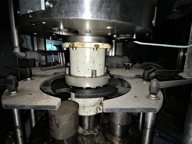 Used capper Bertolaso Delta 504 R/S photo 9