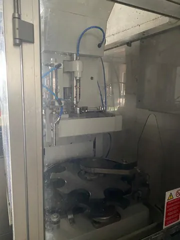Used capper Bertolaso self level system photo 3
