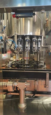 Bertolaso capper for aluminum Stelvin caps 12T