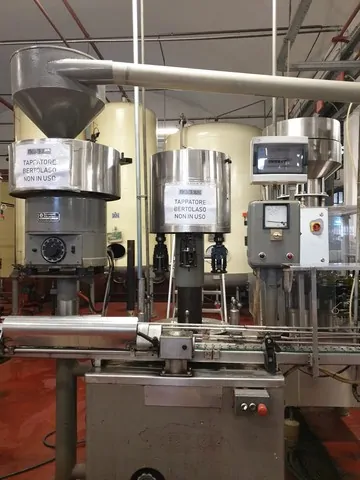 Tappatrice Bertolaso tappo a vite 8.000 bph usata